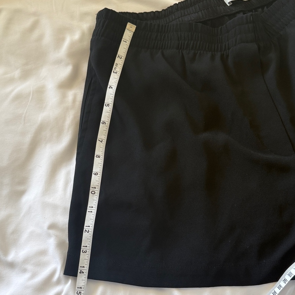 Aritzia Black Deakin 3in Shorts - Picture 4 of 8